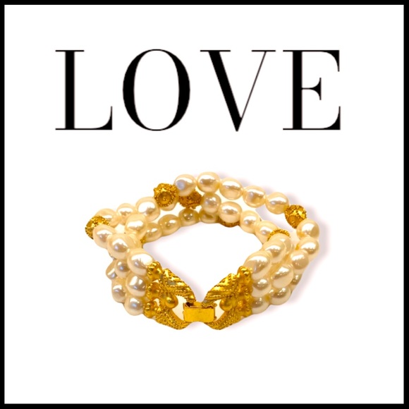 Beautiful Faux Pearl + Gold Bracelet - Picture 2 of 8